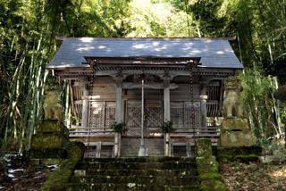 六社権現(松尾寺の隣に鎮座)