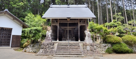 三柱神社(寺尾)