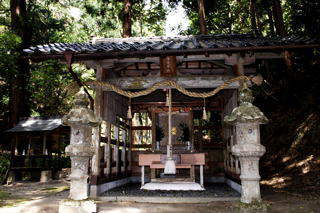 穴石神社