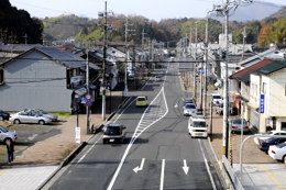 三叉路の歩道橋から見た「酒保」の付近