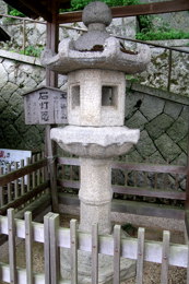 八幡神社の石灯籠(重要美術品)
