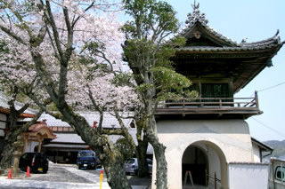 桂林寺の中国風に総門
