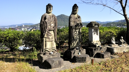 円照寺の石造