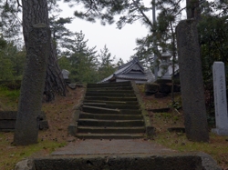 白滝神社の折れた石の鳥居