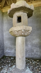 応永２４年の石灯籠(かの八幡神社)