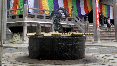 成相寺の湯舟