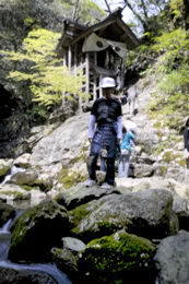 オッチャンそっちへいけるんか。こっちへ来るな。危ない。