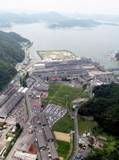 大波下の板硝子工場群(坂根正喜氏の航空写真)