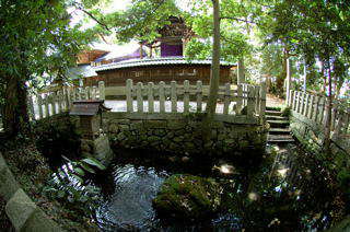 森清水と弥加宜神社