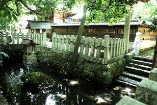 森清水と弥加宜神社