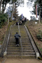 篠田神社(お年寄りには少々きつい)