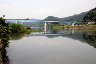 由良川橋(右・地頭、左・宇谷)