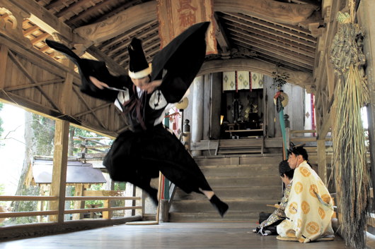 三番叟の舞い：浦嶋神社延年祭