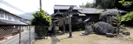 二ツ岩集落の「二ツ岩」神社