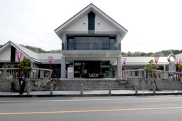 天橋立駅(伊根の舟屋のイメージという)
