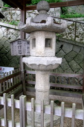 八幡神社の石灯籠(重要美術品)