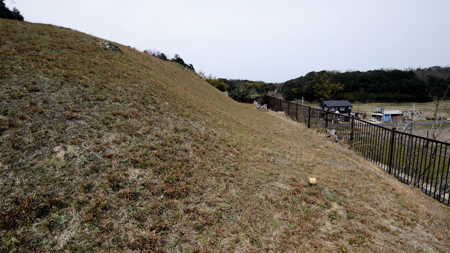 赤坂今井墳墓の東側斜面