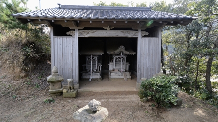 墳頂の三柱神社