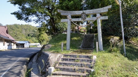 三柱神社(谷)