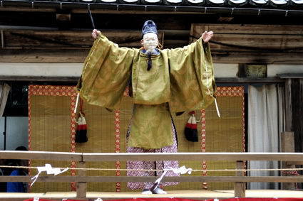 鈴鹿神社の伝統芸能：二番叟「翁の舞」
