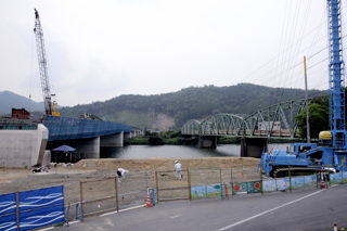 新大川橋(左)と今の大川橋(右)(上東側より)