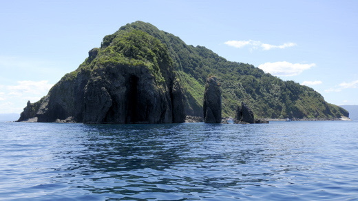 冠島：立神岩