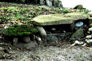 瀬崎八幡の丸石